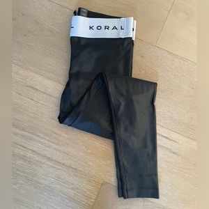 Koral (shine) black leggings